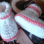 GESTRICKTE BABYSCHUHE IN WEISS/LACHS KAUFEN