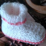 GESTRICKTE BABYSCHUHE IN WEISS/LACHS KAUFEN