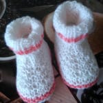 GESTRICKTE BABYSCHUHE IN WEISS/LACHS KAUFEN